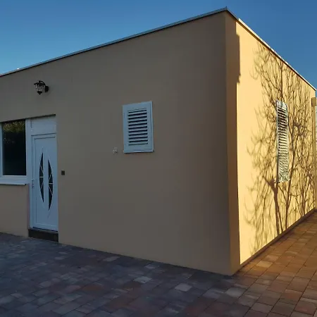 Apartment Leonardo Vrsi Exterior photo